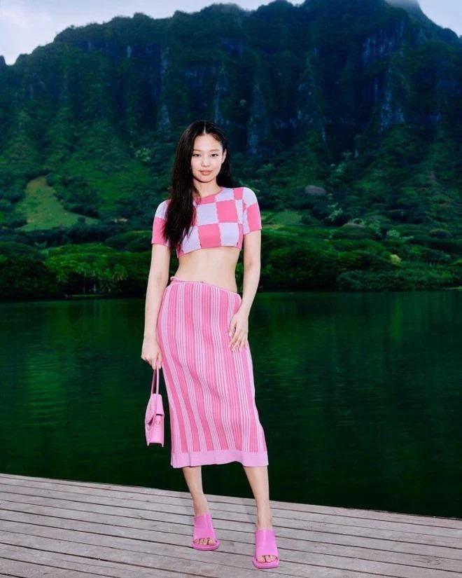 Thúy Ngân liệu có cân được Mai Davika, Jennie Black Pink khi đụng hàng?-5