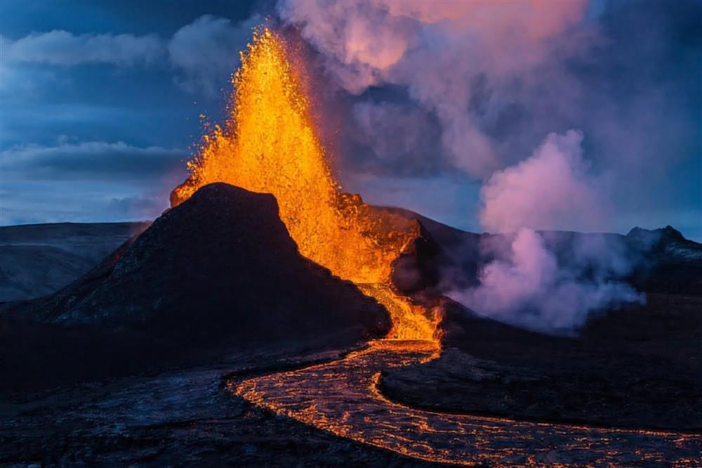 Đi xem dung nham núi lửa phun trào ngay trước mắt ở Iceland-1
