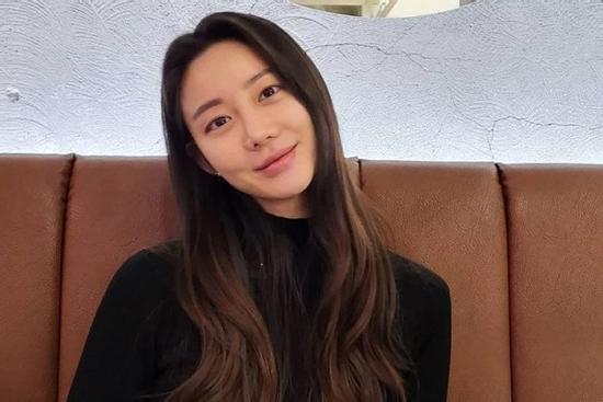 Han Groo ly hôn chồng sau 7 năm chung sống