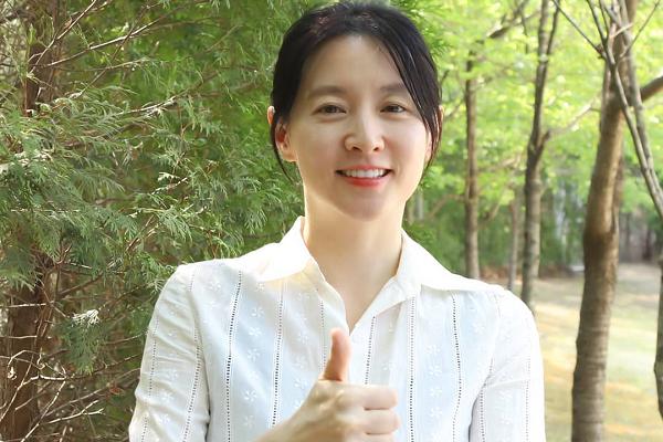 Lee Young Ae xuất hiện cùng chồng 71 tuổi-4