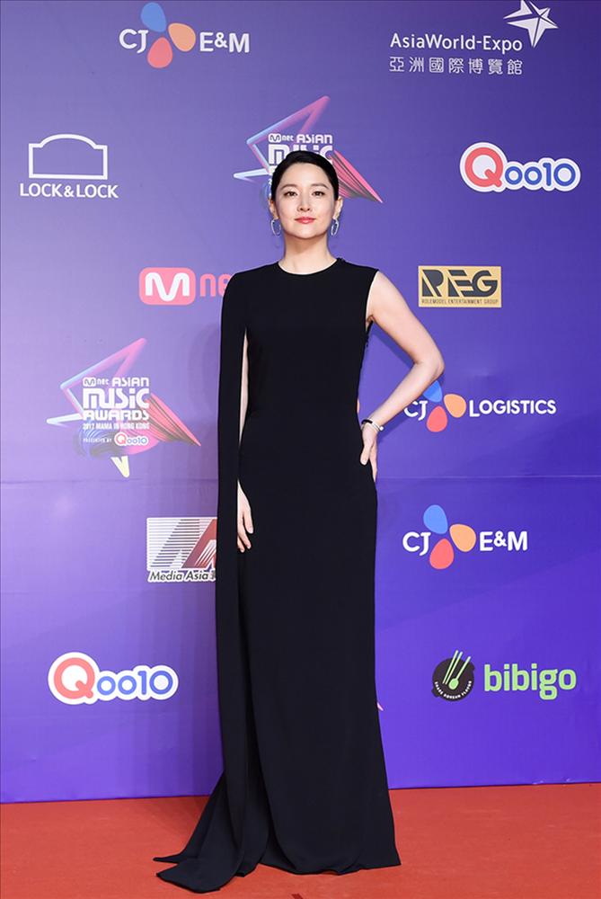 Lee Young Ae có trái tim vàng: Trả hết tiền đám cưới cho hậu bối và quản lý-2