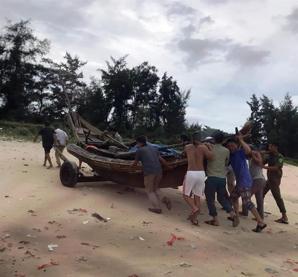 Nhiều nơi mưa trắng trời, bão số 4 sẽ quần thảo liên tục 10 - 12 tiếng-2