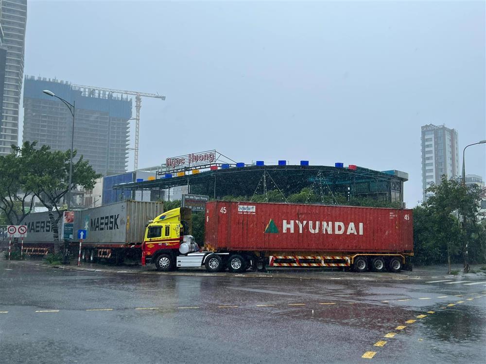 Clip: Sức công phá khủng khiếp của bão Noru ở Quảng Trị-5