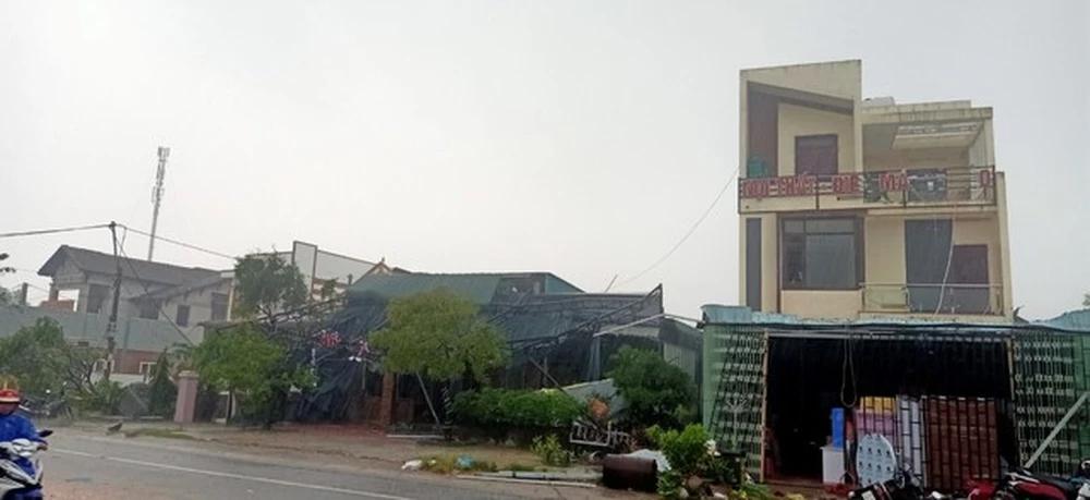 Hình ảnh đầu tiên về thiệt hại do siêu bão Noru gây ra chiều 27/9-3