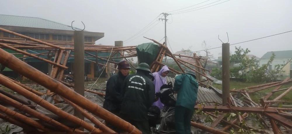 Hình ảnh đầu tiên về thiệt hại do siêu bão Noru gây ra chiều 27/9-4