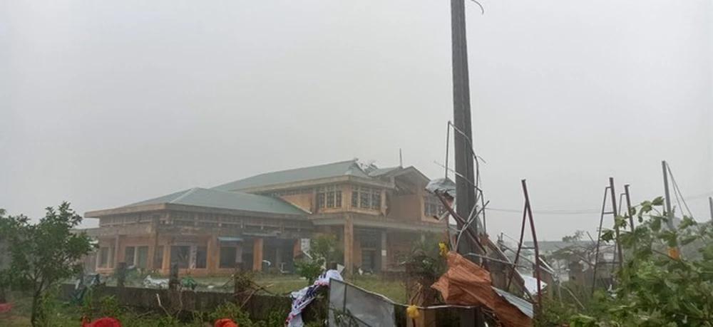 Hình ảnh đầu tiên về thiệt hại do siêu bão Noru gây ra chiều 27/9-5