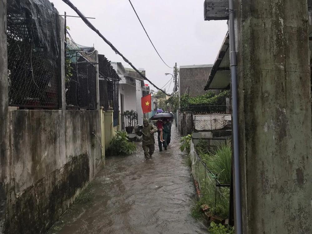 Hình ảnh đầu tiên về thiệt hại do siêu bão Noru gây ra chiều 27/9-9