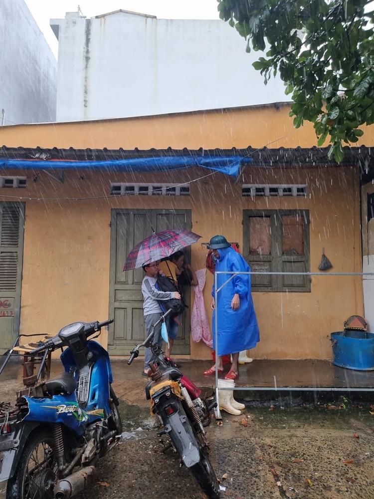 Hình ảnh đầu tiên về thiệt hại do siêu bão Noru gây ra chiều 27/9-11