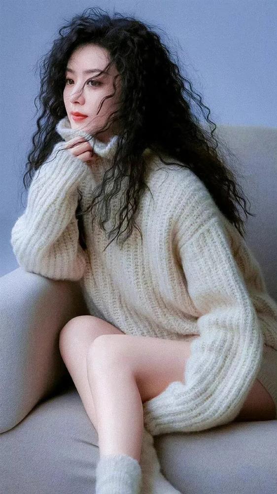 Bắt gặp Triệu Lệ Dĩnh thân mật với một người đàn ông lạ mặt-3