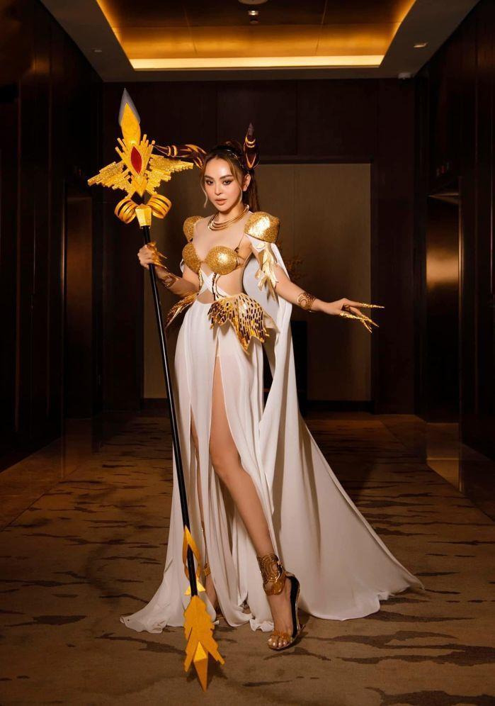 Trang Nemo gây tranh cãi với phong cách mặc ngắn cũn-6