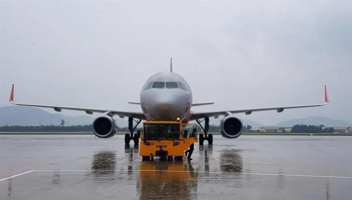 Một máy bay gặp sự cố ở Đà Nẵng trước giờ bão Noru đổ bộ-1