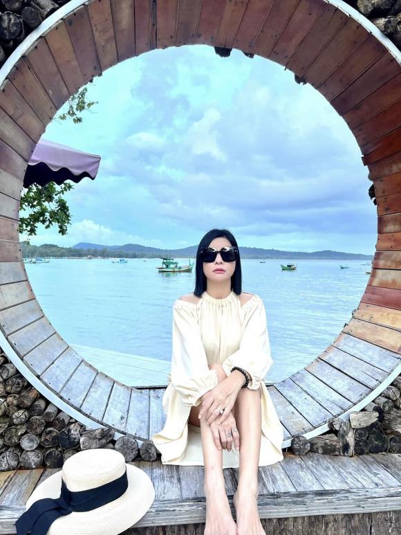 Cát Phượng trẻ chục tuổi nhưng cách tạo dáng toát mồ hôi-2