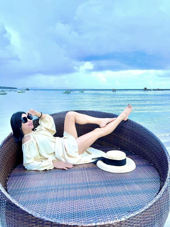 Cát Phượng trẻ chục tuổi nhưng cách tạo dáng toát mồ hôi-6