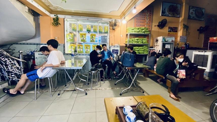 Bão dữ đổ bộ, cơm thịt - chỗ ở sẵn sàng đón bà con miễn phí-4