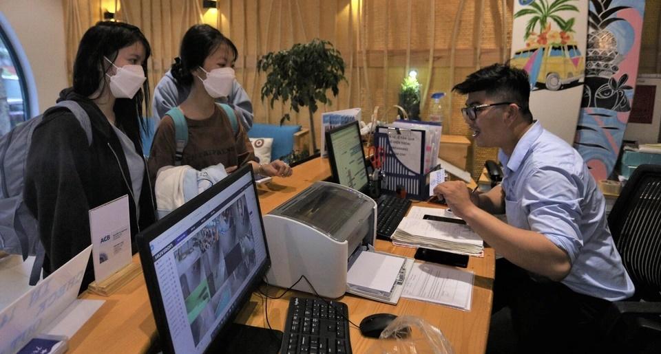 Bão dữ đổ bộ, cơm thịt - chỗ ở sẵn sàng đón bà con miễn phí-1