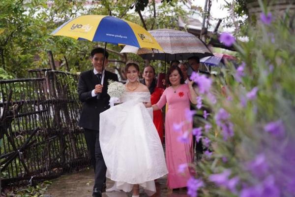 Những đám cưới chạy siêu bão Noru ở miền Trung-1