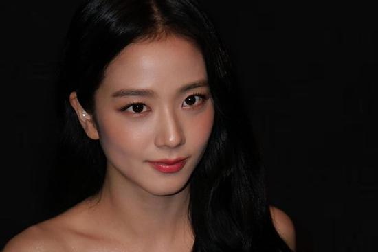 Vẻ đẹp 'không góc chết' của BLACKPINK Jisoo