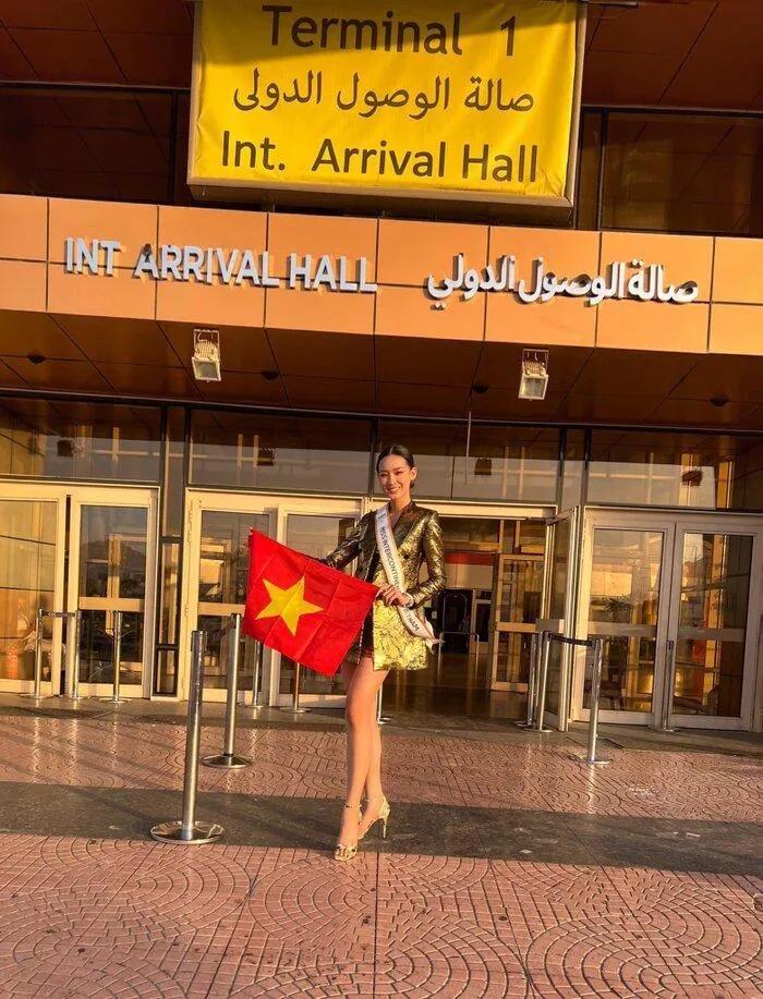 Á hậu Bảo Ngọc tìm được hành lý thất lạc, cảm ơn đối thủ tài trợ quần áo-1