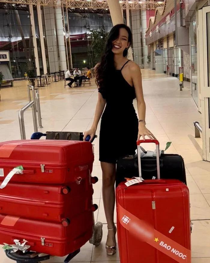Á hậu Bảo Ngọc tìm được hành lý thất lạc, cảm ơn đối thủ tài trợ quần áo-4