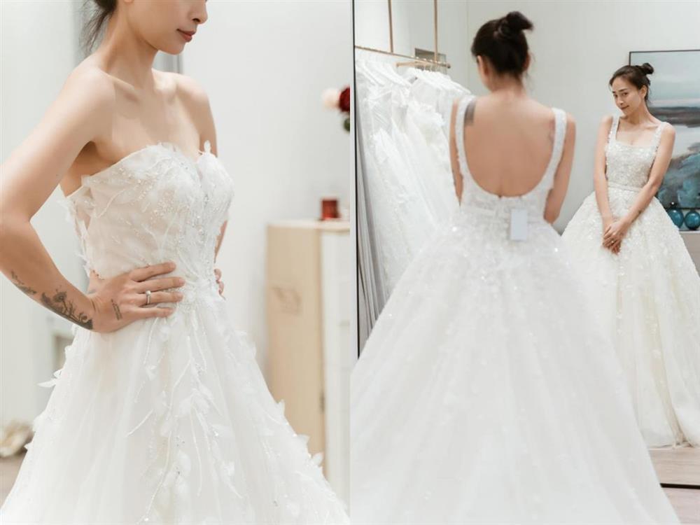 Các cô dâu Vbiz khoe hình xăm độc lạ khi mặc váy cưới-4