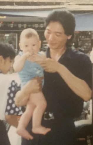 Bố Đặng Văn Lâm lộ diện hiếm hoi, ra sân cổ vũ con trai thi đấu-4