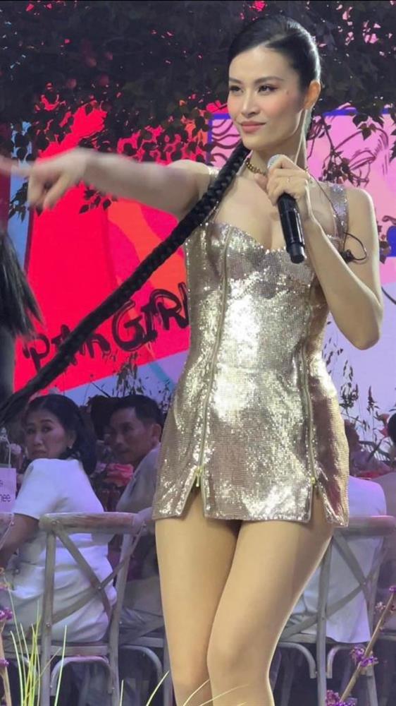 Loạt trang phục diễn không thể ngắn hơn của Đông Nhi-3