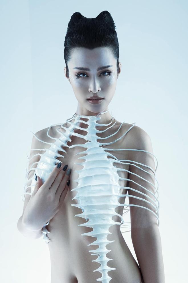 Loạt trang phục diễn không thể ngắn hơn của Đông Nhi-12