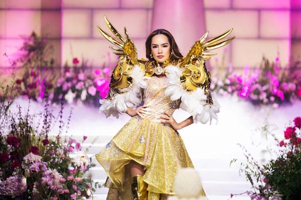 Mẹ bỉm Đinh Ngọc Diệp catwalk thế nào so với Lệ Nam?-8