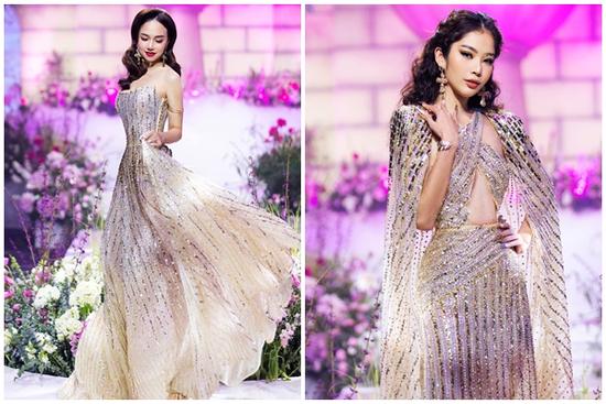 'Mẹ bỉm' Đinh Ngọc Diệp catwalk thế nào so với Lệ Nam?