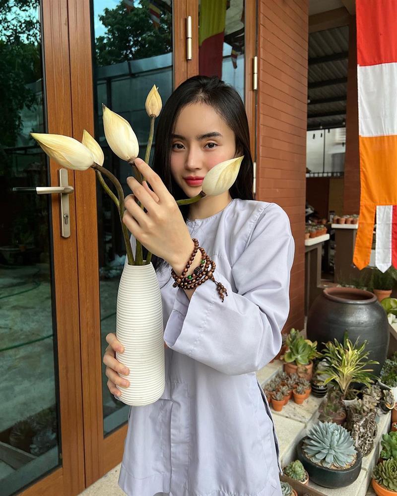 Em gái Angela Phương Trinh vất vả vì nước ngập do bão Noru-5