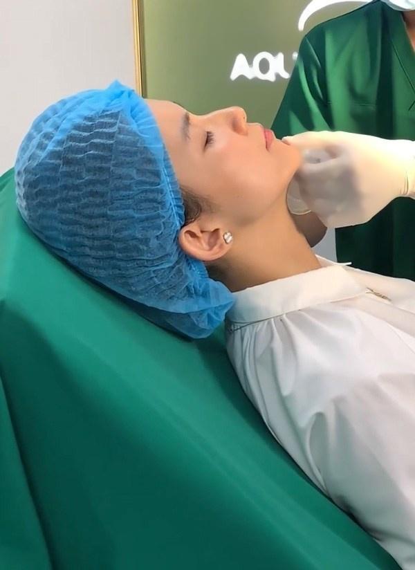 Thùy Lâm khoe mặt mộc, nhan sắc ra sao sau 14 năm đăng quang?-9