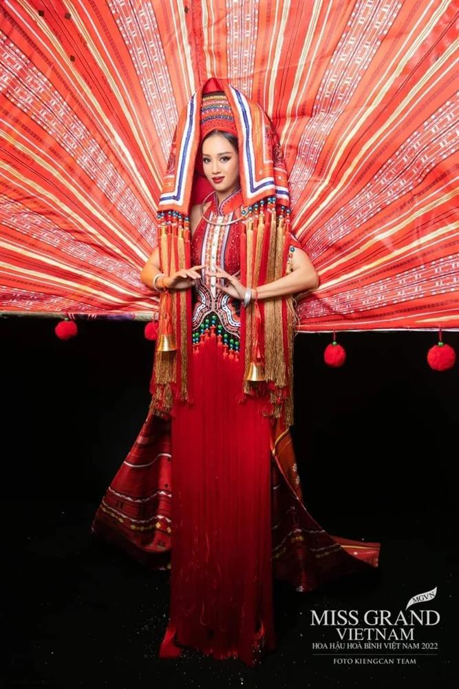 Á hậu Bảo Ngọc hé lộ trang phục dân tộc bất ngờ ở Miss Intercontinental-4