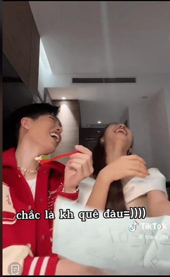 Đức Phúc sượng trân vì nhận vơ quà của fan tặng Hòa Minzy-3