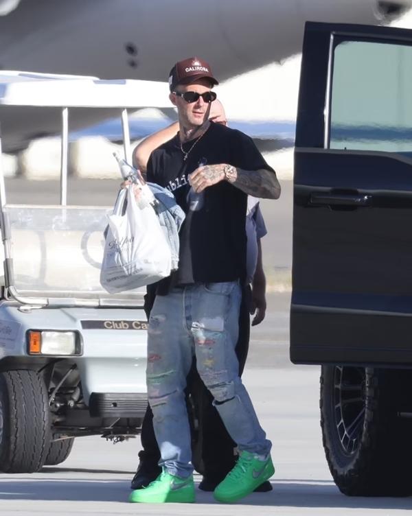 Adam Levine đưa vợ tới Las Vegas sau bê bối tình ái-2