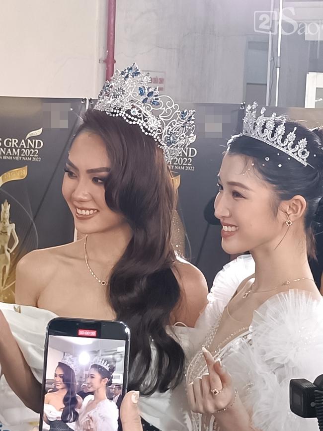 Phương Nhi nổi bật CAM thường, sáng bừng bên Mai Phương-9