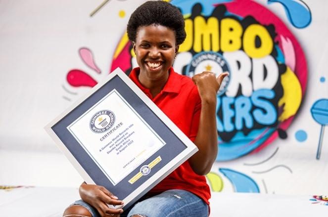 Ăn chân gà nhiều nhất, nhanh nhất trong 60 giây lập kỷ lục thế giới-2