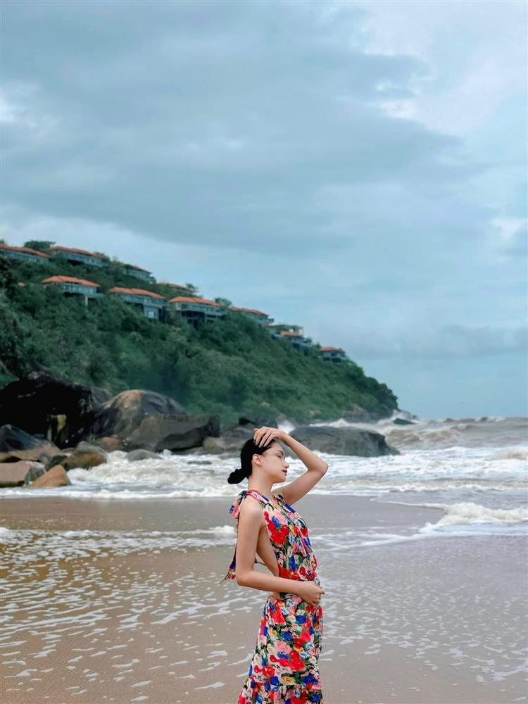 Hương Giang mê đắm những chiếc đầm maxi nuốt dáng-4