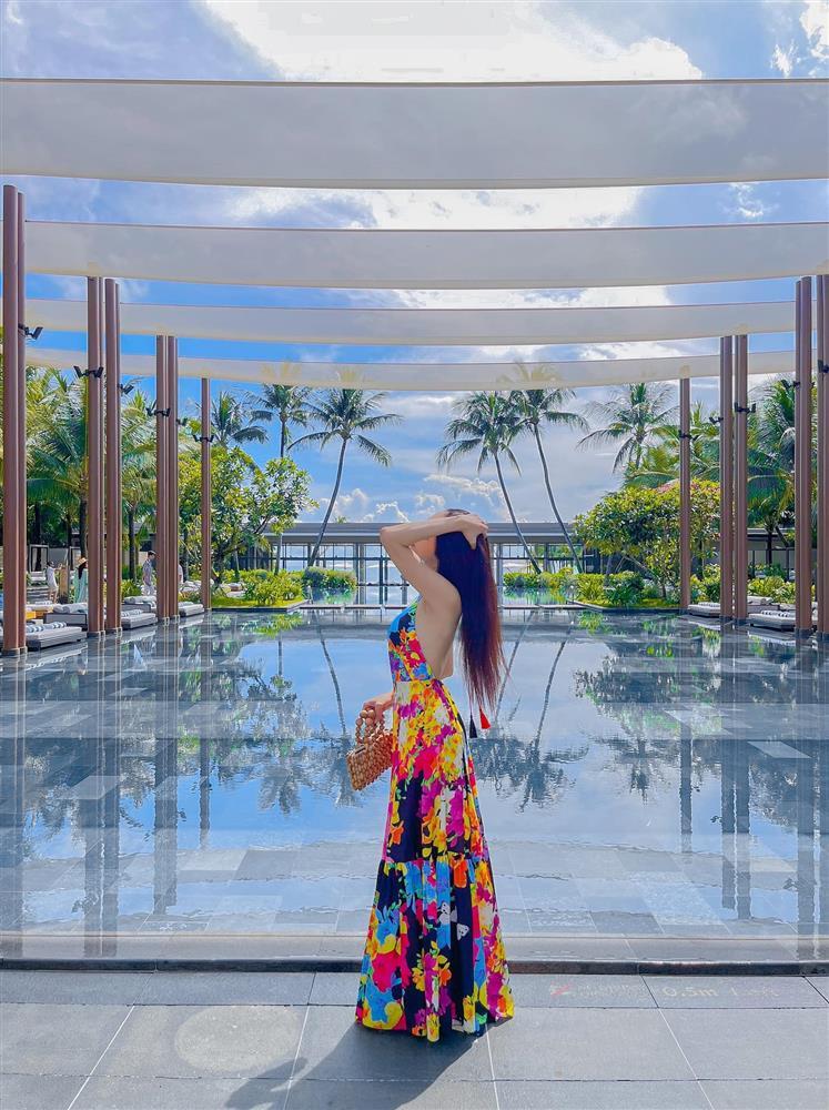 Hương Giang mê đắm những chiếc đầm maxi nuốt dáng-5