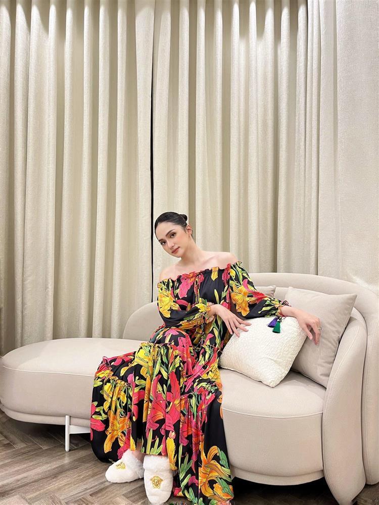 Hương Giang mê đắm những chiếc đầm maxi nuốt dáng-6