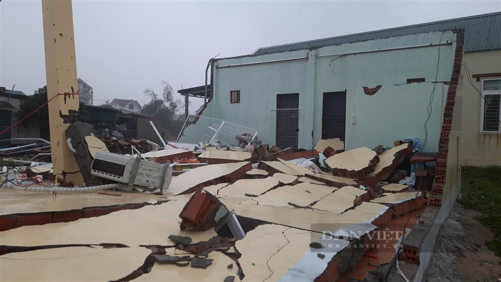 Cô gái 19 tuổi bị lốc xoáy thổi bay ra khỏi nhà, lơ lửng trên không-5