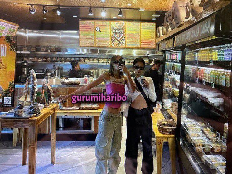 Loạt idol Kpop cũng không thoát được hacker tung ảnh V và Jennie-10