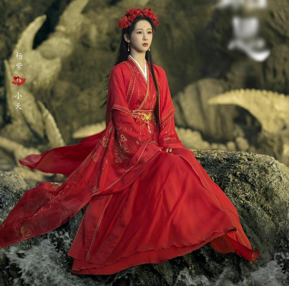 Dương Tử tạo hình nhàm chán, yêu 3 anh liền trong phim mới-3