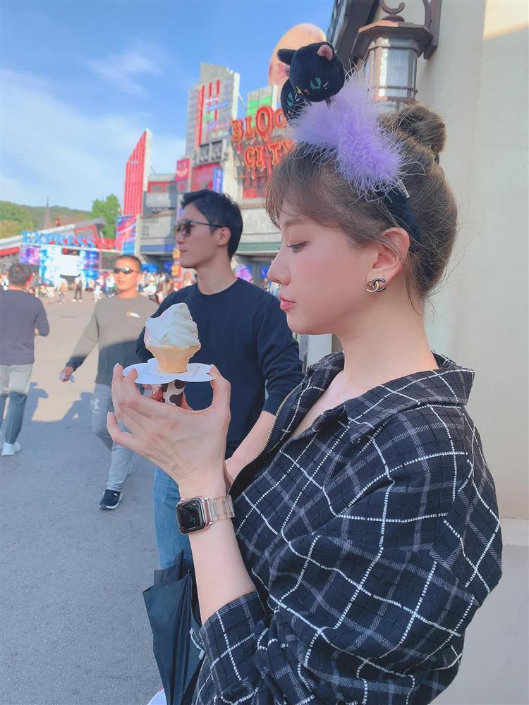 Hari Won vái lạy khi bị chất vấn hình ảnh bên trai lạ-1