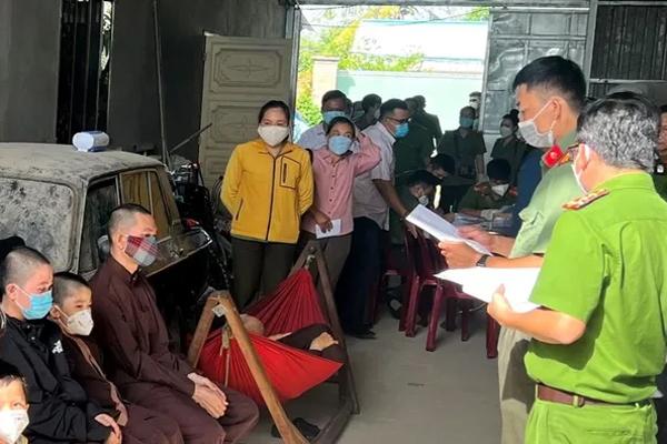 Bắt nghi phạm ném chai thủy tinh vào người đi đường ở Hà Nội-2