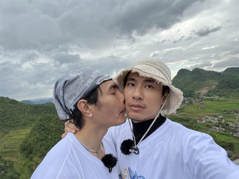 Đồng nghiệp hé lộ về Kiều Minh Tuấn: Hở là cầm bịch thuốc-6