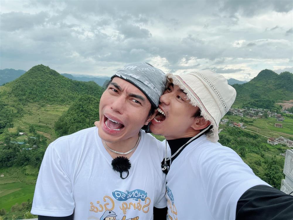 Đồng nghiệp hé lộ về Kiều Minh Tuấn: Hở là cầm bịch thuốc-7