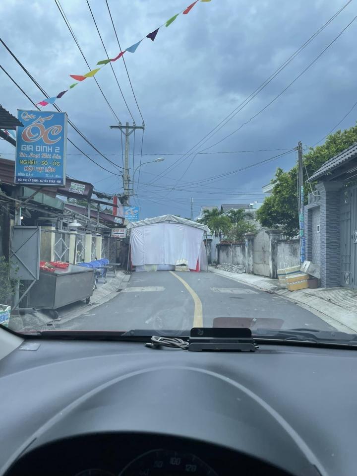 Dở khóc dở cười các màn dựng rạp khiến người qua đường nóng mắt-1