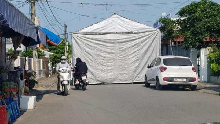 Dở khóc dở cười các màn dựng rạp khiến người qua đường nóng mắt-3