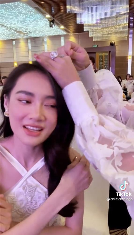 Nhã Phương lộ tóc bạc ở tuổi 32-2