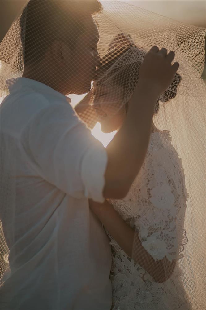 Liêu Hà Trinh chụp ảnh cưới: Dâu thoăn thoắt, rể ngồi im-6